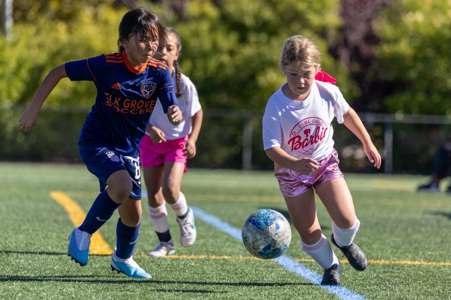 Elk Grove Soccer player dribbling